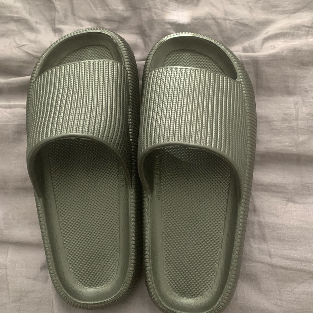 Black Pillow Slippers